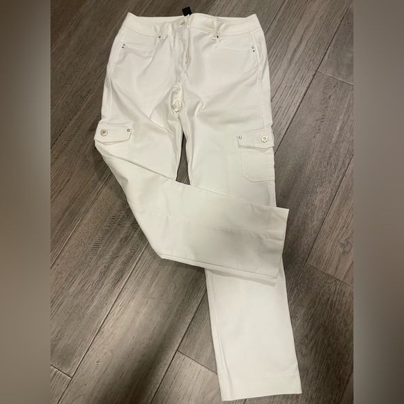 White House black market size 4 - Picture 1 of 6